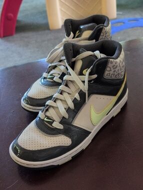 Nike Prestige 3 Women 8.5 White Grey Neon Cheetah Shoes Sneakers 574686-031